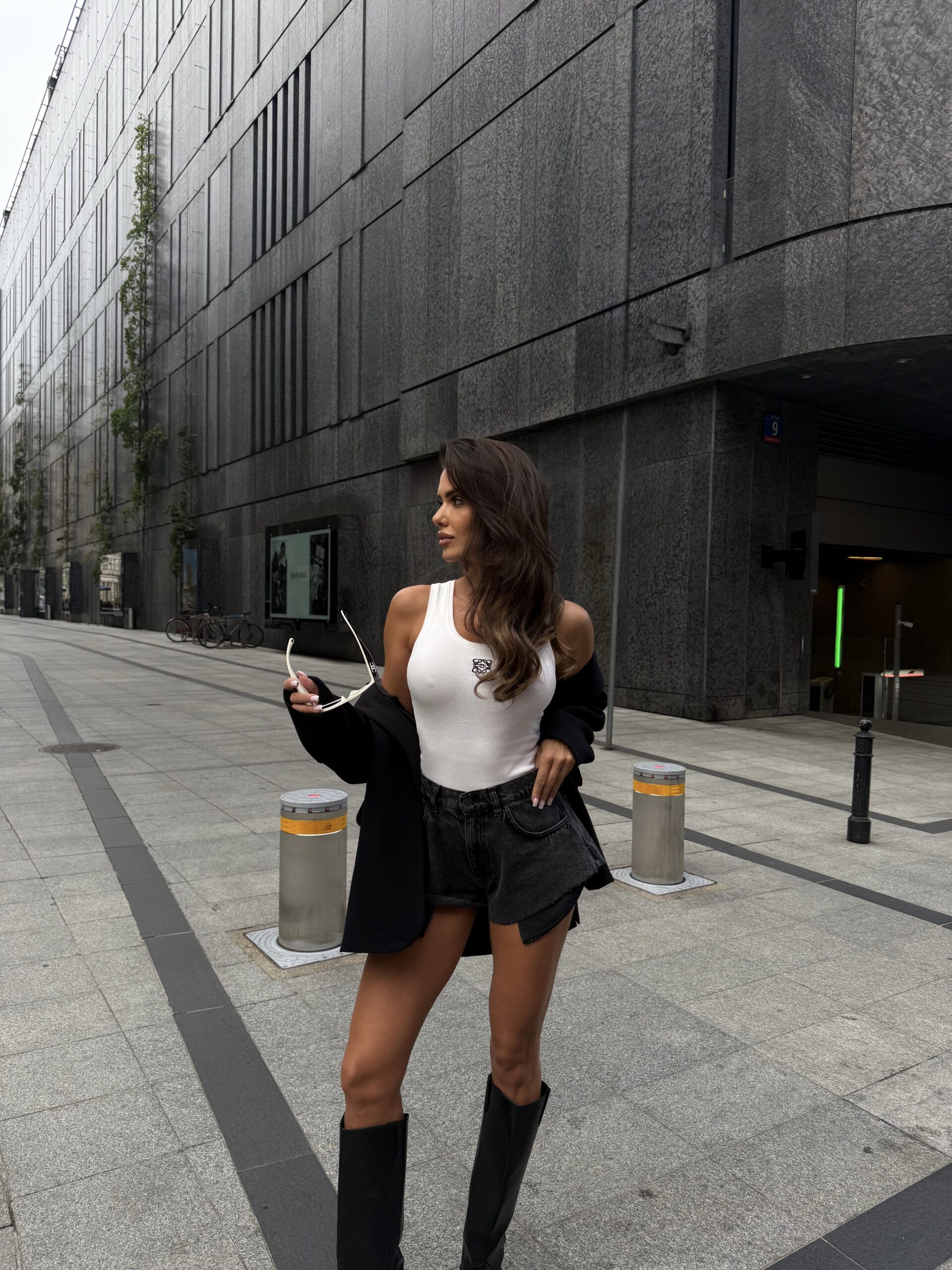 Mia - Black - obrazek 12